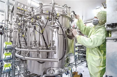 觀察丨新冠疫苗研發(fā)的中國(guó)路徑 從應(yīng)急攻關(guān)到全球公共產(chǎn)品的創(chuàng)新實(shí)踐